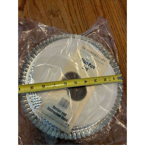 Pampered chef flan pan new Aluminum? 10" diameter - Picture 3 of 3